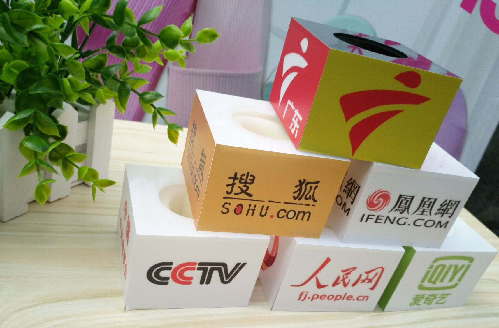 東莞廠家直銷麥克風(fēng)臺標(biāo)LOGO定制