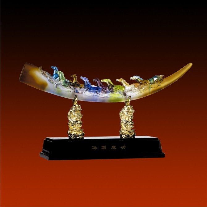 廣州高檔琉璃馬擺件，廣州高端商務(wù)禮品，廣州現(xiàn)貨辦公擺件