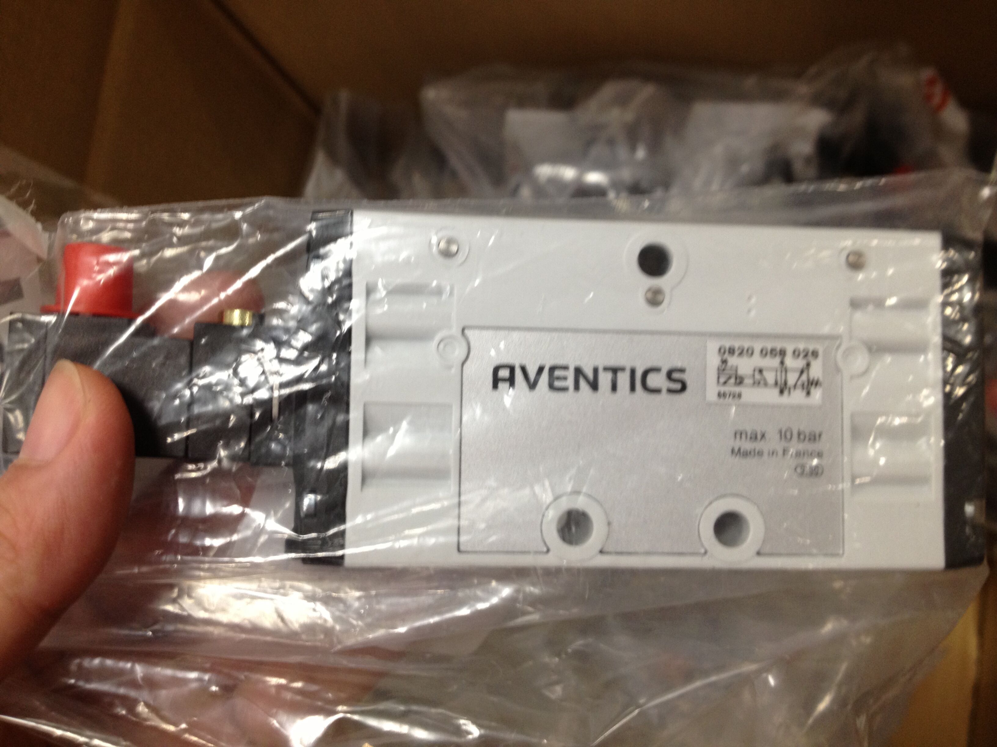 供AVENTICS 氣動(dòng)閥0820055602 HF03-5/3CC-024DC