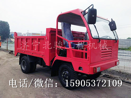 四不像拉砂石運(yùn)輸車，四缸四驅(qū)翻斗車