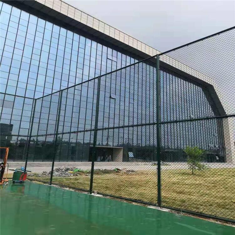 球場(chǎng)圍網(wǎng)隔離網(wǎng)安裝 學(xué)校體育網(wǎng)球場(chǎng)圍網(wǎng)廠家
